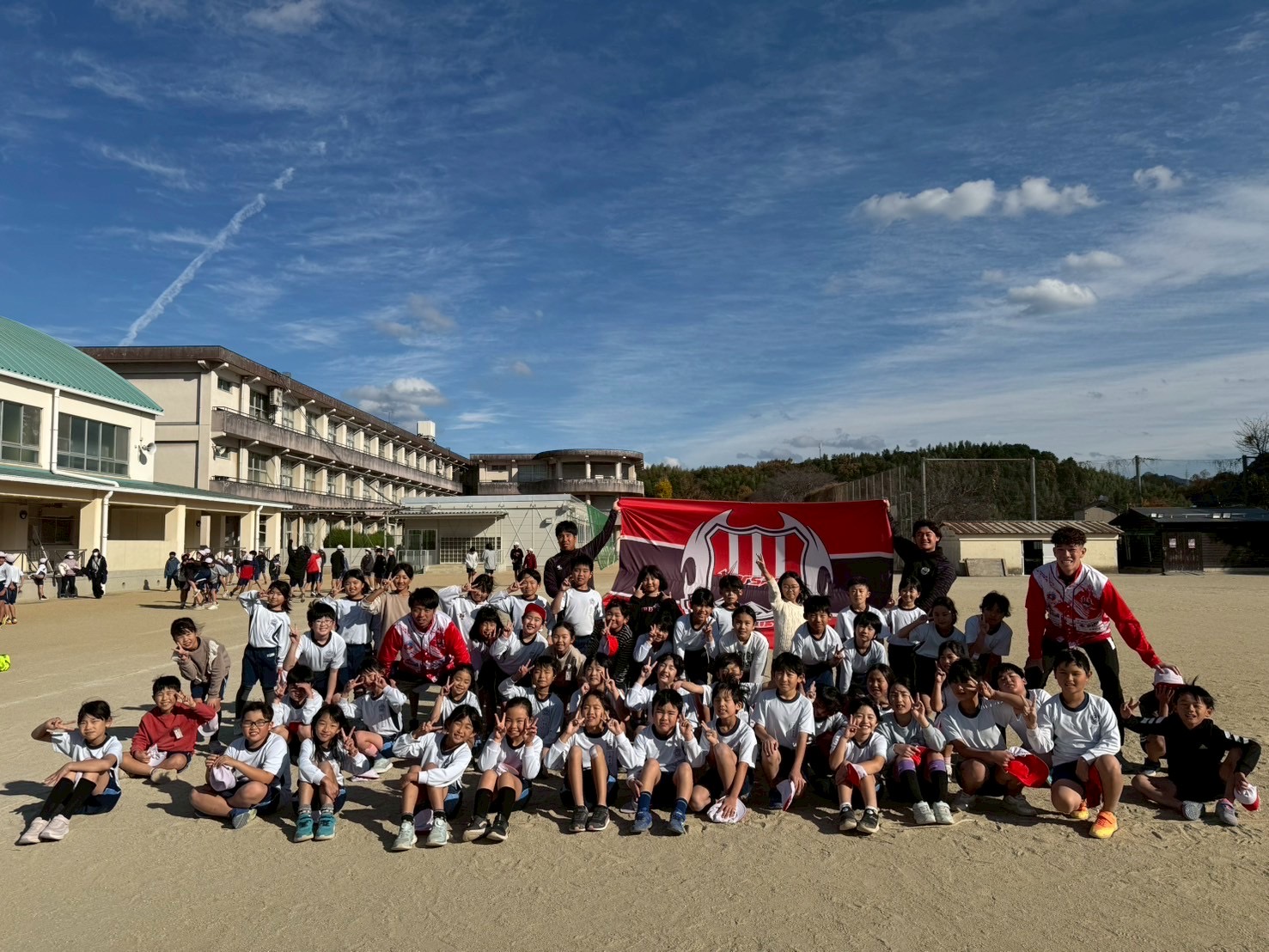 大分市立丹生小学校で夢授業とサッカー教室を実施しました